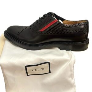 Gucci Men's Black Leather Oxfords with Iconic Red and Green Stripe 38.5